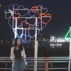 Meet your Posher, Esther